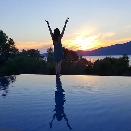 Villa Del Mar 18 Guests - - Front *