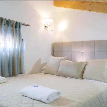 Del Mar 18 Guests - - Front Evgiros