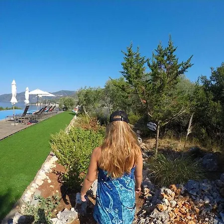 Del Mar 18 Guests - - Front *