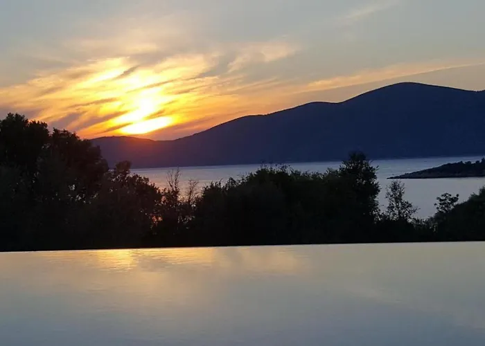 Del Mar 18 Guests - - Front * Evgiros