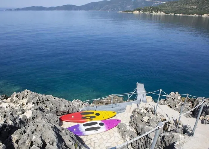 Del Mar 18 Guests - - Front Evgiros